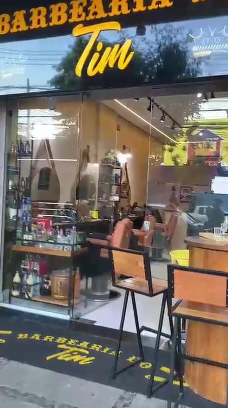 Fachada da Barbearia do Tim na Av. Olegário Maciel, 440